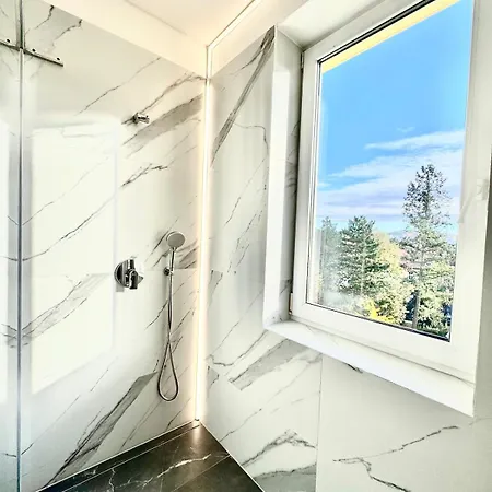 Apartamento New Flat Close To Center Komarov